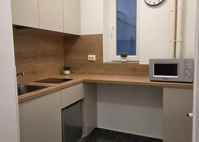 Old Town Apartment *